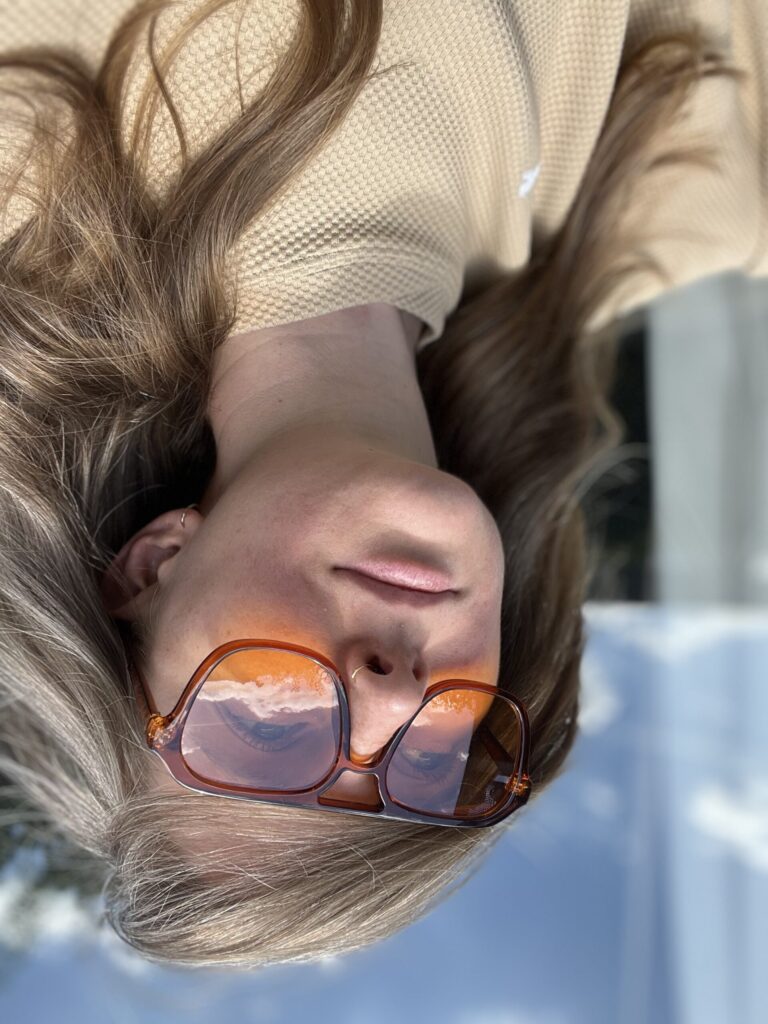 porters selfie chmury z głową w chmurach