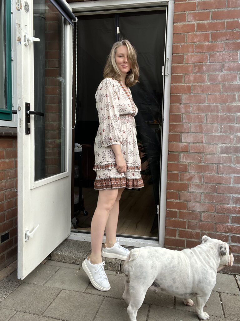 sukienka etniczny wzór beth dutton yellowstone viskoza only boss sneakers jesienne kolory buldog angielski