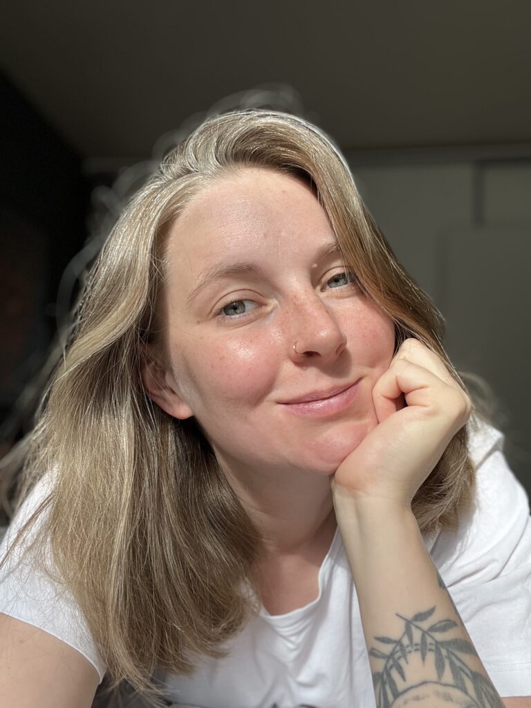 portret selfie me no make up girl mom polish woman